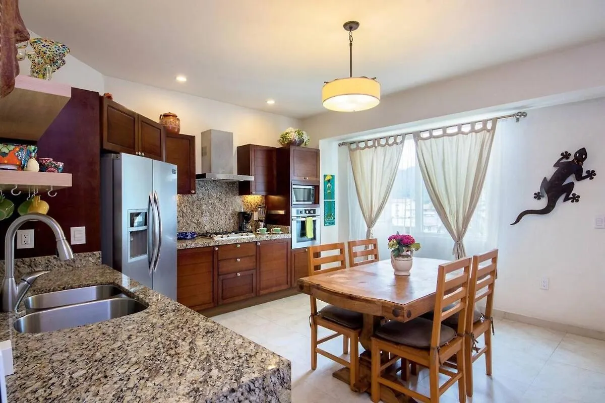 Luxury Condo In Romantic Zone, 2 Blocks From Beach Puerto Vallarta 0*,  Mexique