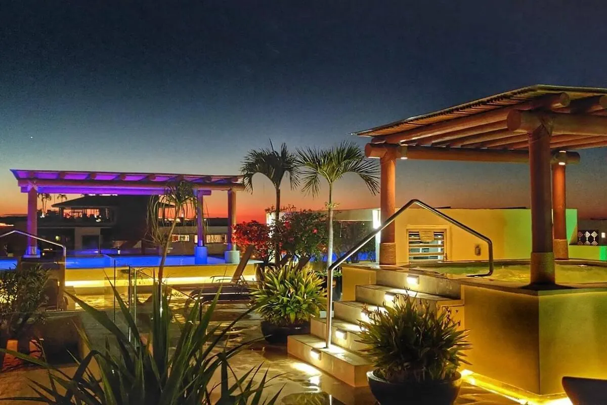 Luxury Condo In Romantic Zone, 2 Blocks From Beach Puerto Vallarta Appartement