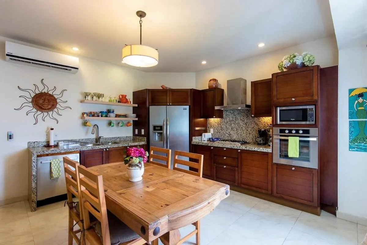 Luxury Condo In Romantic Zone, 2 Blocks From Beach Puerto Vallarta Appartement