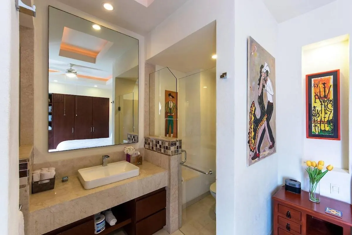 Luxury Condo In Romantic Zone, 2 Blocks From Beach Puerto Vallarta 0*,