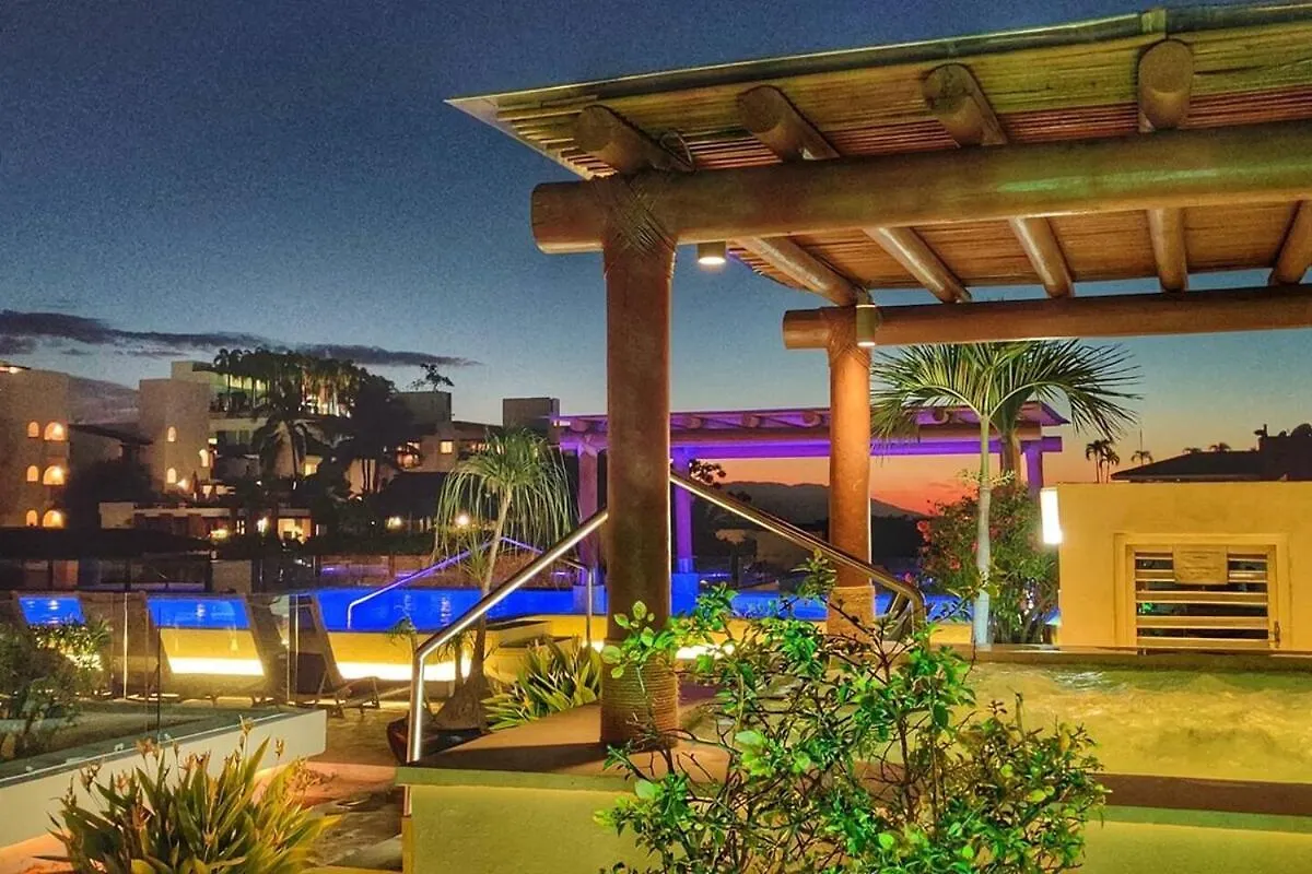 Luxury Condo In Romantic Zone, 2 Blocks From Beach Puerto Vallarta Appartement