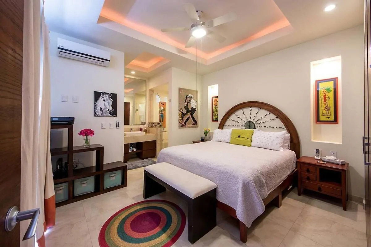Luxury Condo In Romantic Zone, 2 Blocks From Beach Пуэрто-Вальярта 0*,  Мексика