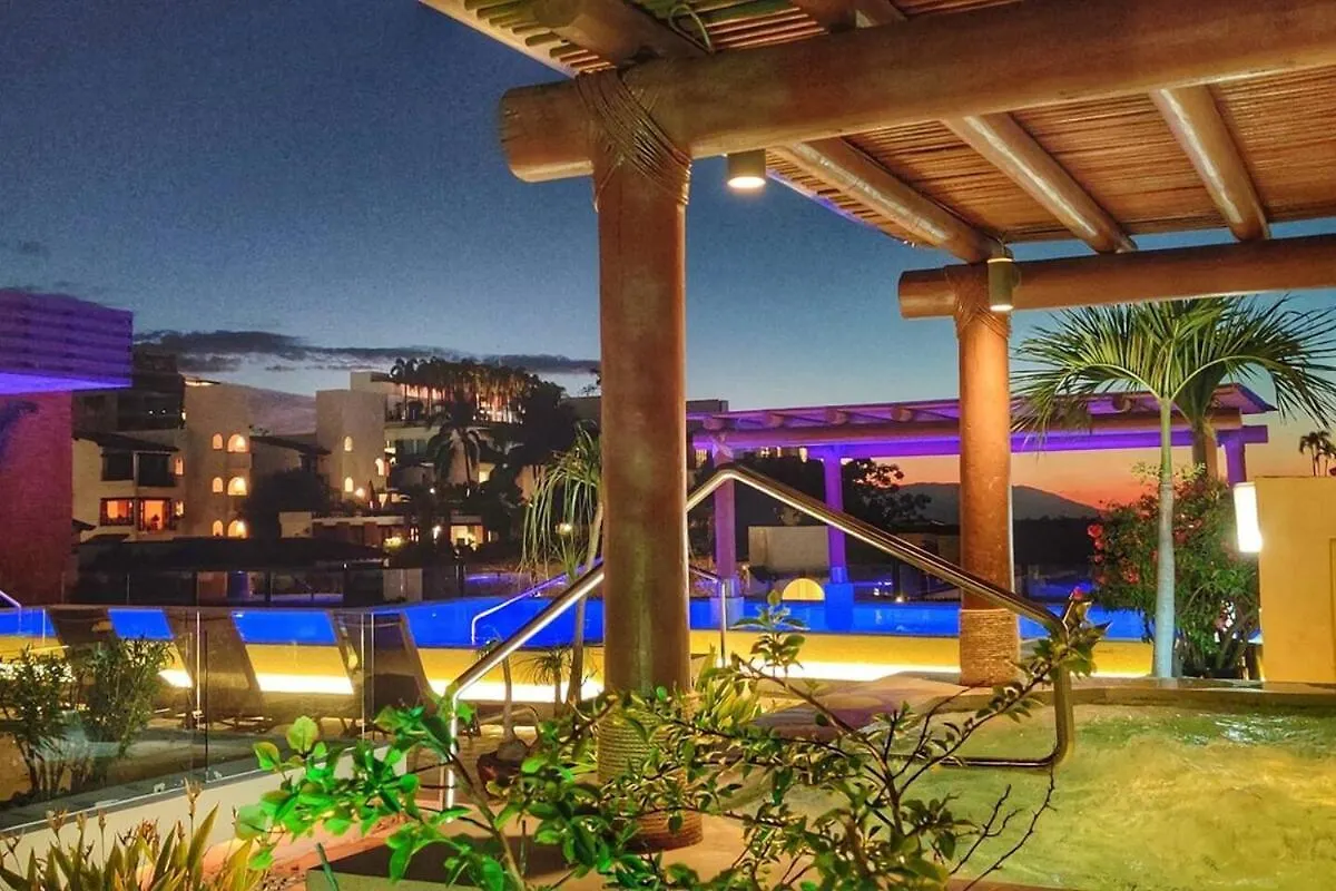 Luxury Condo In Romantic Zone, 2 Blocks From Beach Пуэрто-Вальярта