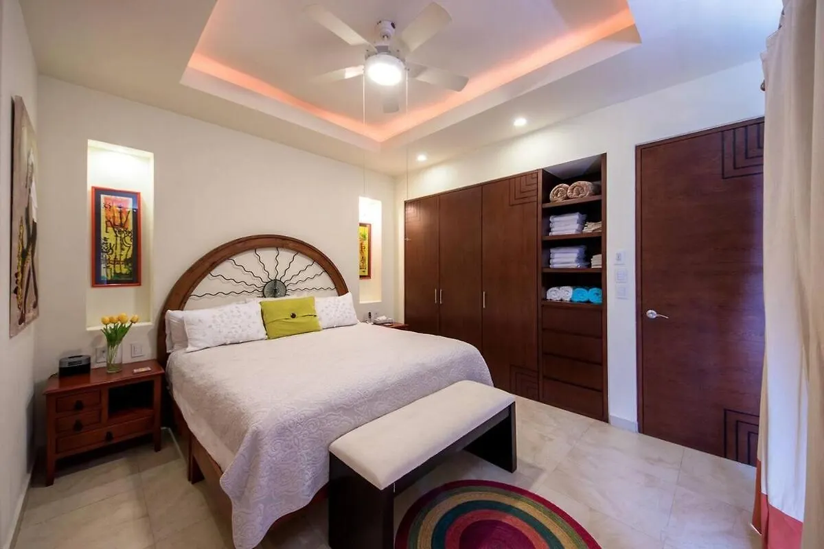 Luxury Condo In Romantic Zone, 2 Blocks From Beach Пуэрто-Вальярта 0*,  Мексика