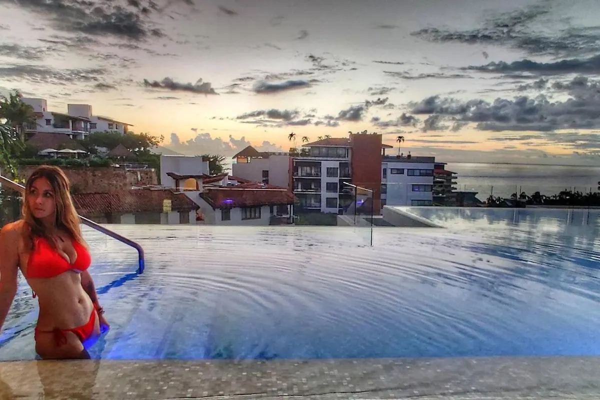 Luxury Condo In Romantic Zone, 2 Blocks From Beach location