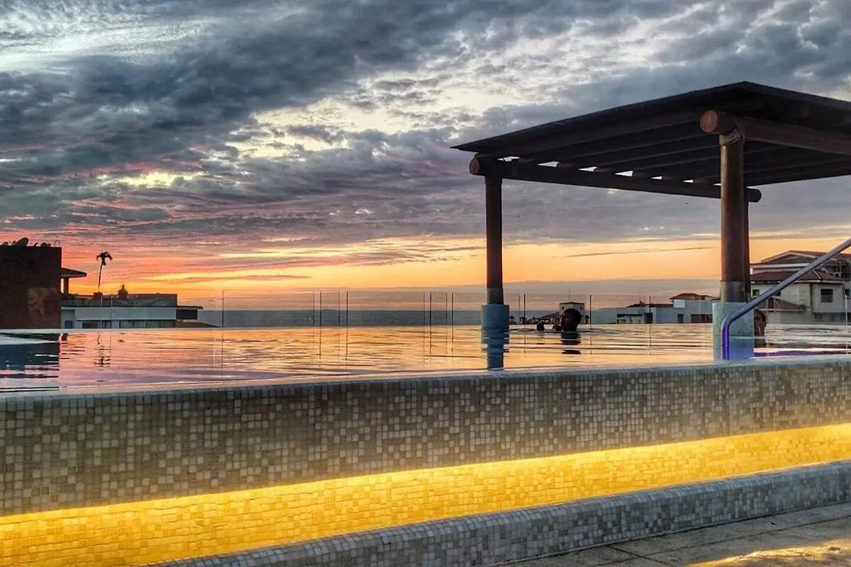 Luxury Condo In Romantic Zone, 2 Blocks From Beach Пуэрто-Вальярта 0*,  Мексика