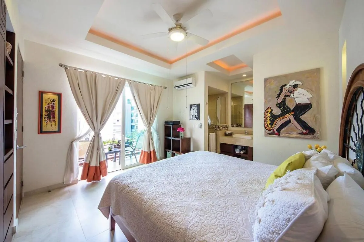 Luxury Condo In Romantic Zone, 2 Blocks From Beach Пуэрто-Вальярта